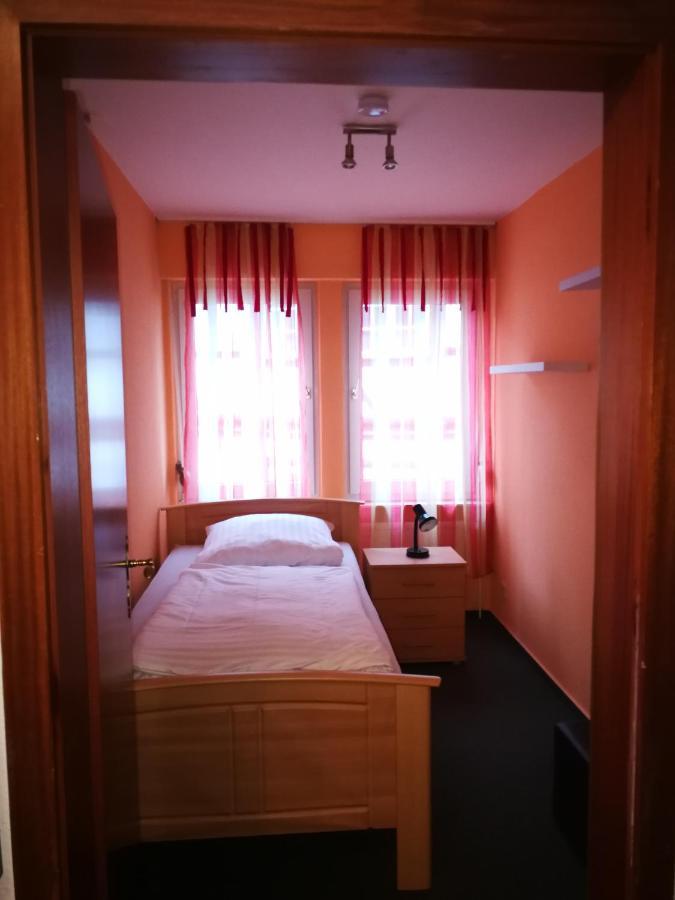 Pension Zum Angestellten Porta Westfalica Buitenkant foto
