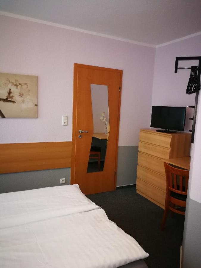 Pension Zum Angestellten Porta Westfalica Buitenkant foto