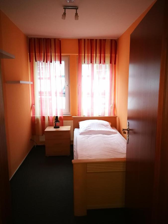 Pension Zum Angestellten Porta Westfalica Buitenkant foto