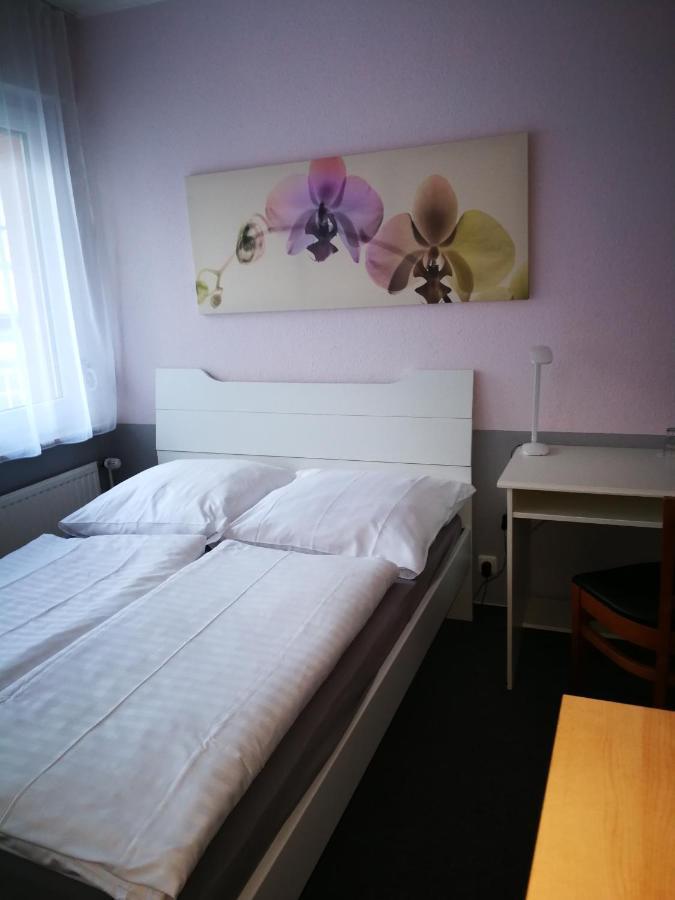 Pension Zum Angestellten Porta Westfalica Buitenkant foto