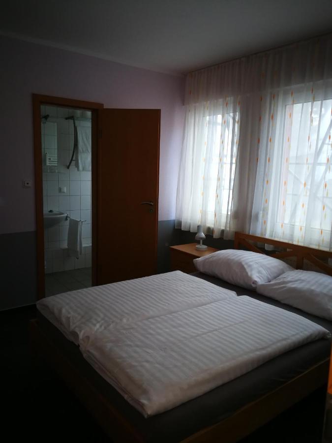 Pension Zum Angestellten Porta Westfalica Buitenkant foto