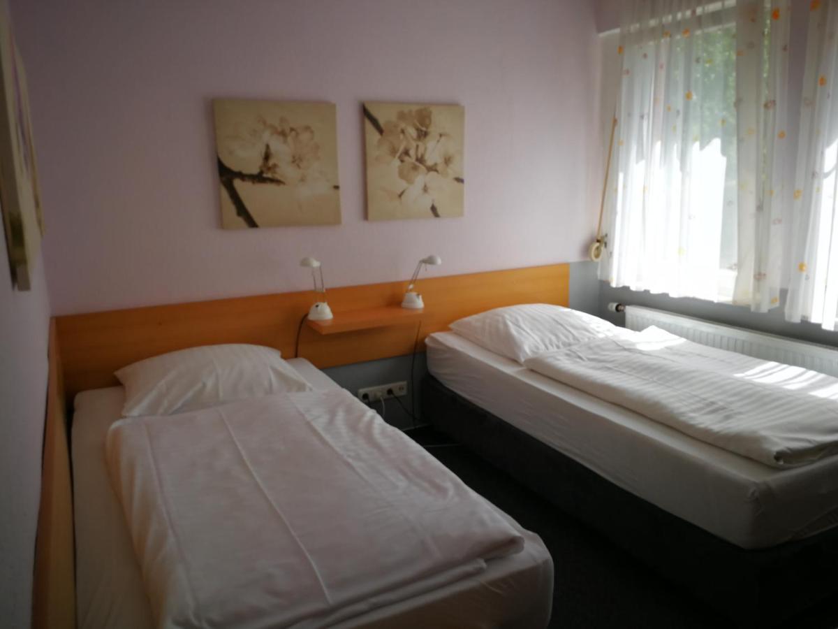 Pension Zum Angestellten Porta Westfalica Buitenkant foto