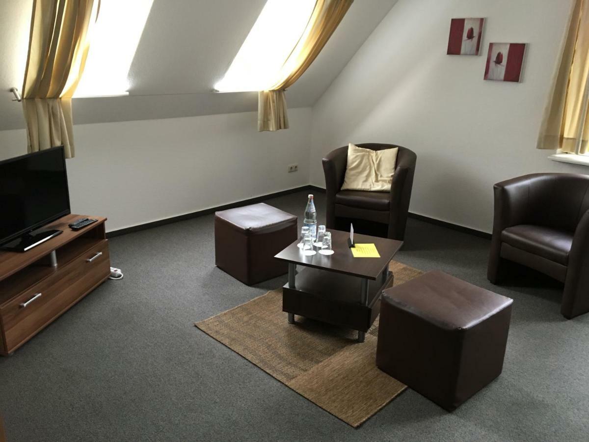 Pension Zum Angestellten Porta Westfalica Buitenkant foto