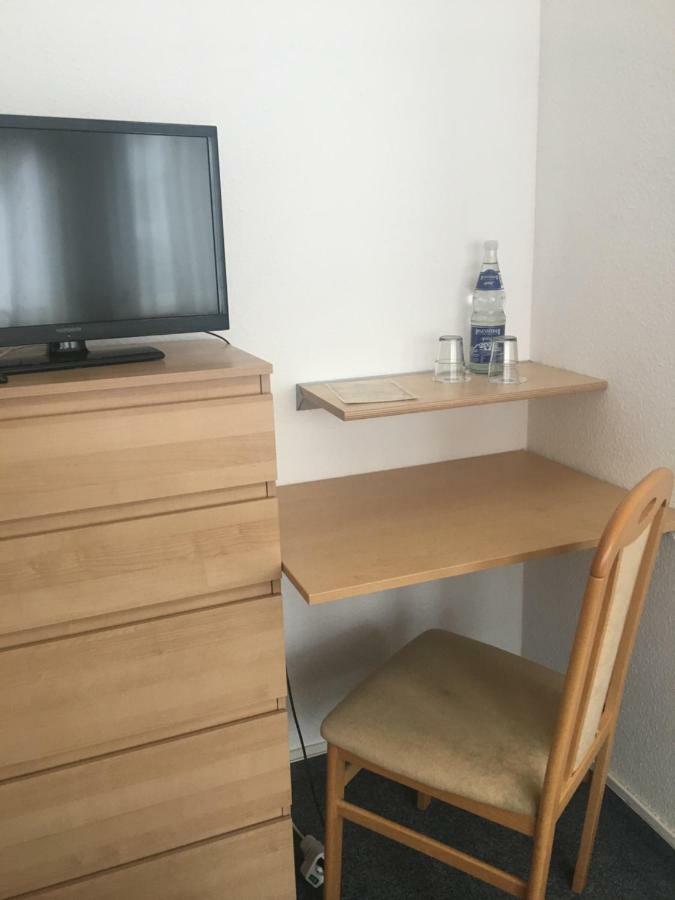 Pension Zum Angestellten Porta Westfalica Buitenkant foto